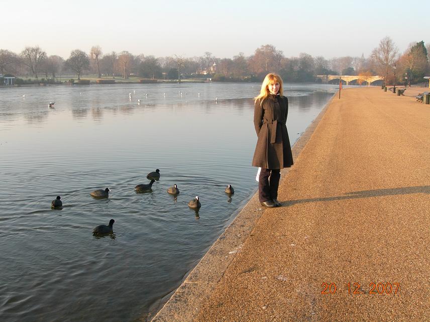 Oana in Hyde Park in London